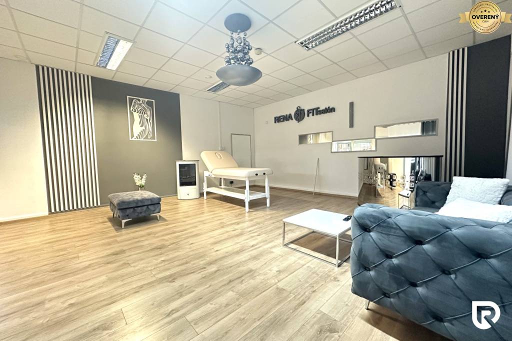 RADO | Obchodné / kancelárske priestory na námestí v Dubnici n.V.!