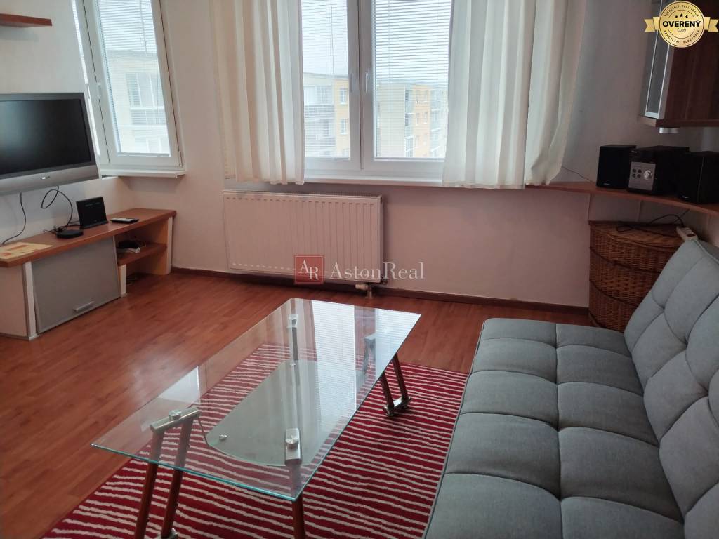 Prenájom:1-izb. byt 30 m2 Vrútky + park. miesto 