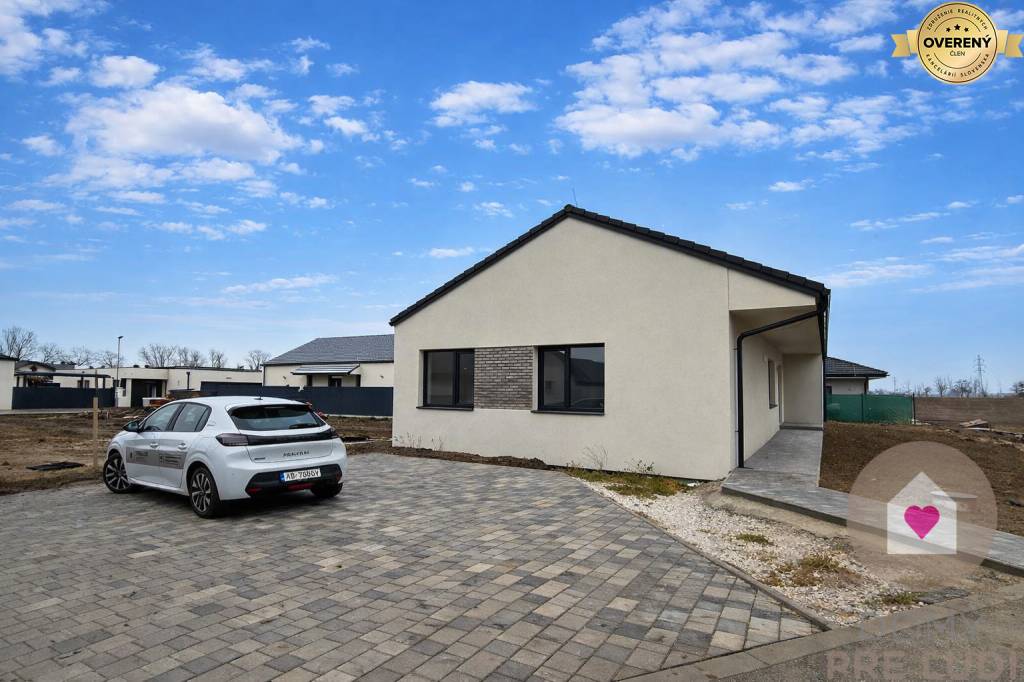 Krásny priestranný 4 izb. RD bungalov 114,25 m2 pozemok 536 m2, Senec