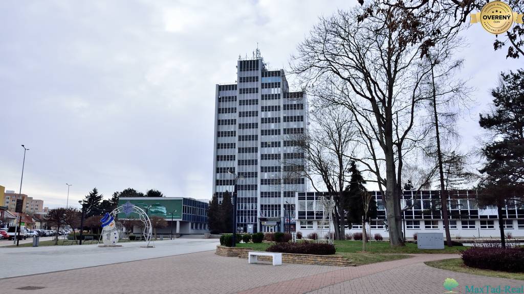 Kancelária s výhľadom na centrum Michaloviec. 16 m2