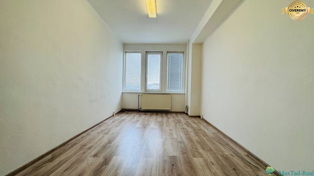 Kancelária s výhľadom na centrum Michaloviec. 16 m2