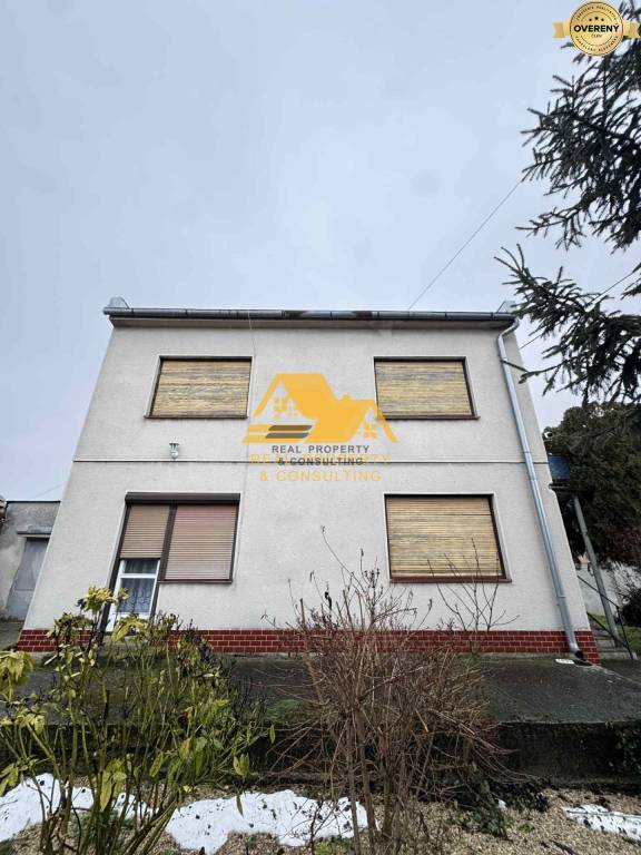 Predám rodinný dom s garážou v obci Dvory nad Žitavou