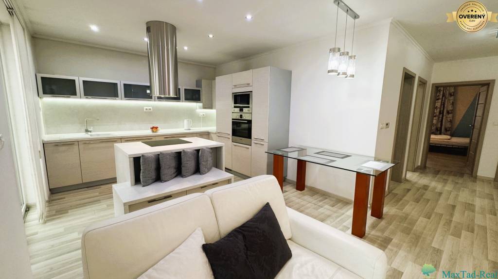 Rodinný dom, krásna rekonštrukcia, garáž, sauna, bazén