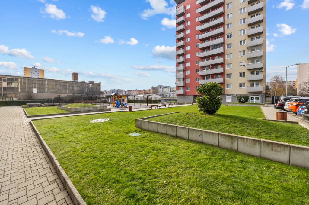 4-izbový byt na Nejedlého ul., Bratislava, Dúbravka.