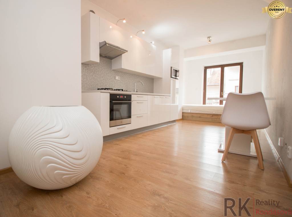 Prenájom v centre Košíc - mezonet s balkónom a výťahom