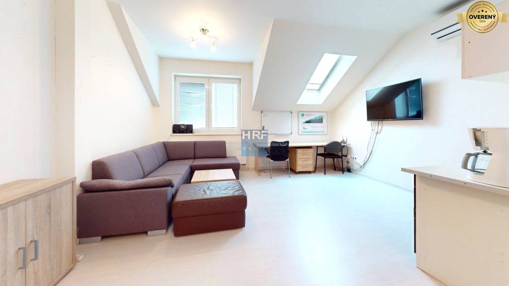 Na prenájom zariadené kancelárie v centre mesta Holíč