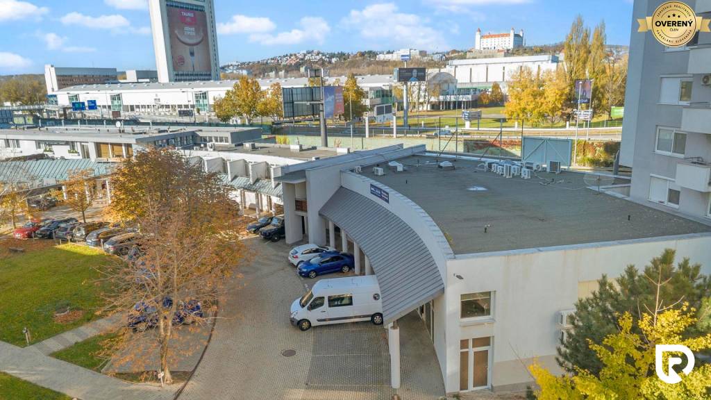 RADO | Showroom/kancelárie 357 m², Zadunajská cesta, Petržalka, BA