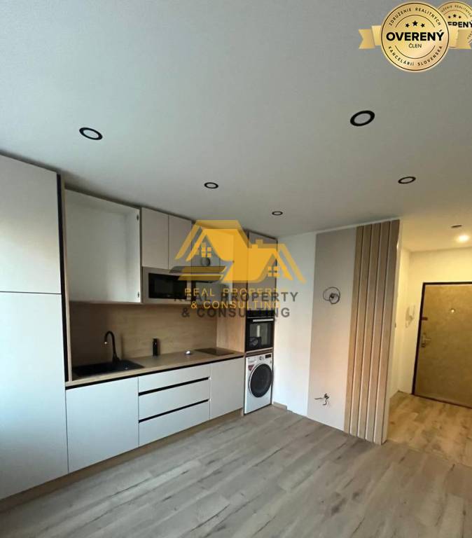 Prenajmem prerobený 1 izbový byt s balkónom v Nových Zámkoch