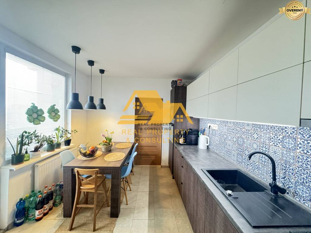 Predám prerobený 3 izbový byt na sídlisku Juh v Nových Zámkoch