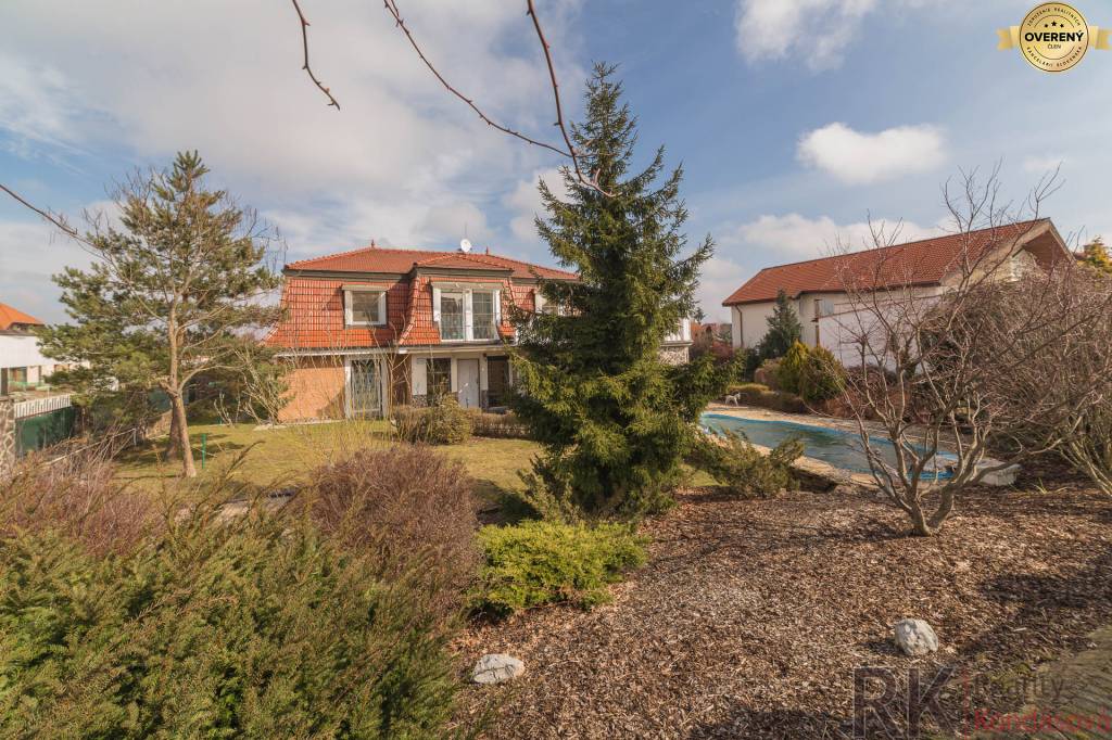 6-izbový rodinný dom s bazénom, Pereš