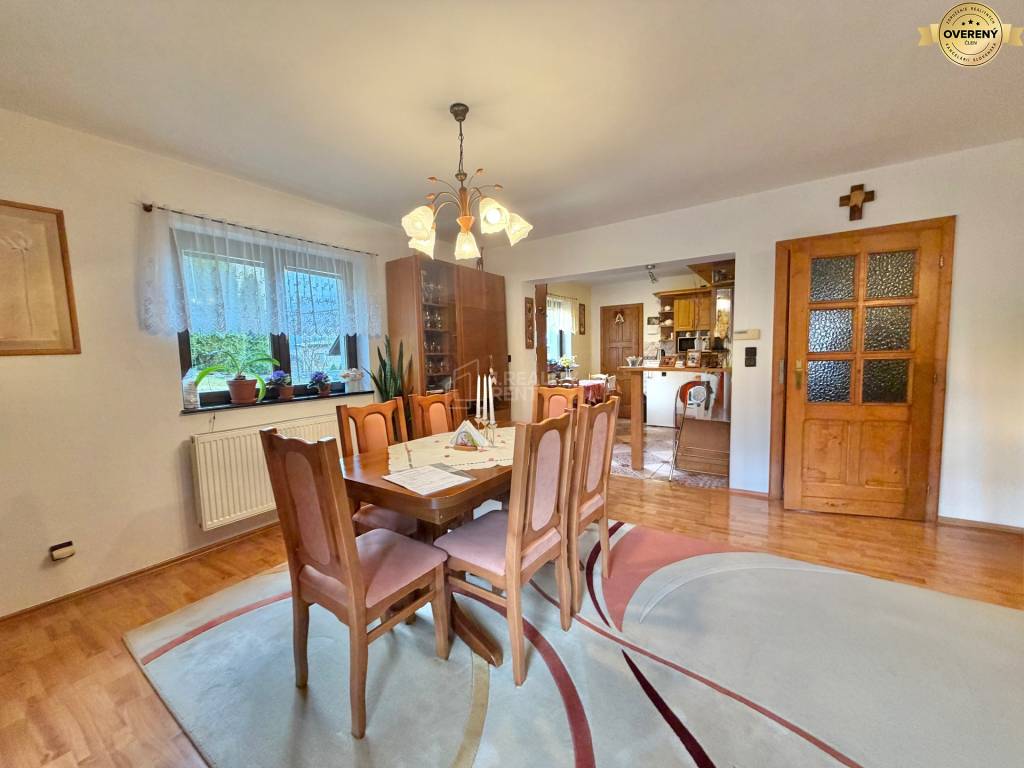 Predaj rodinného domu v centre obce Zákopčie