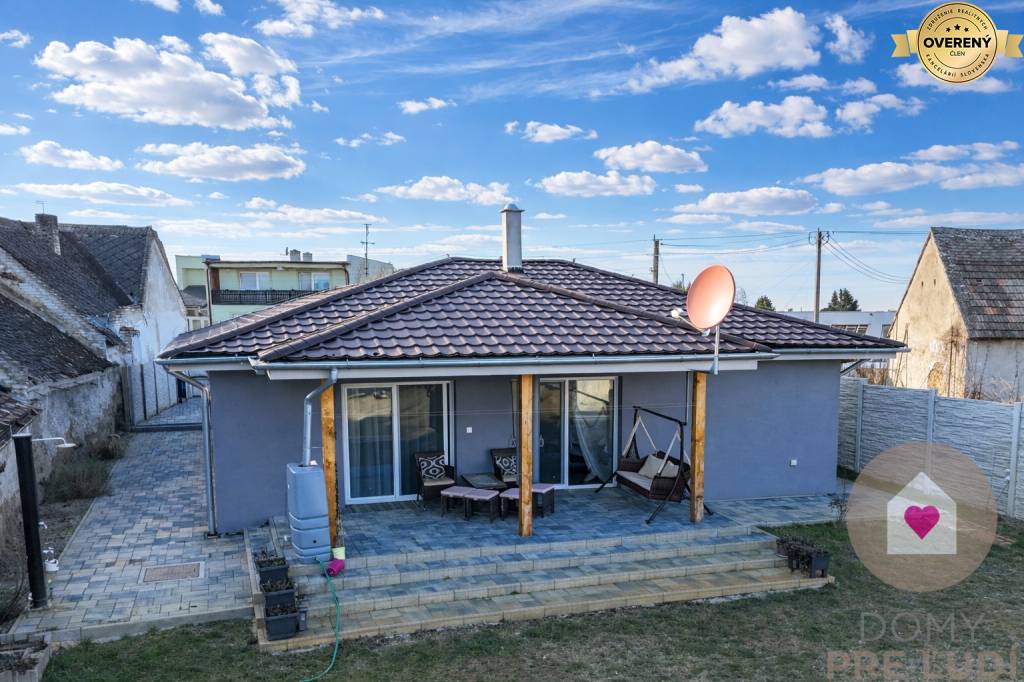 MALÉ LEVÁRE-Predaj  3i modernej novostavby RD s tep. čerpadlom + garáž