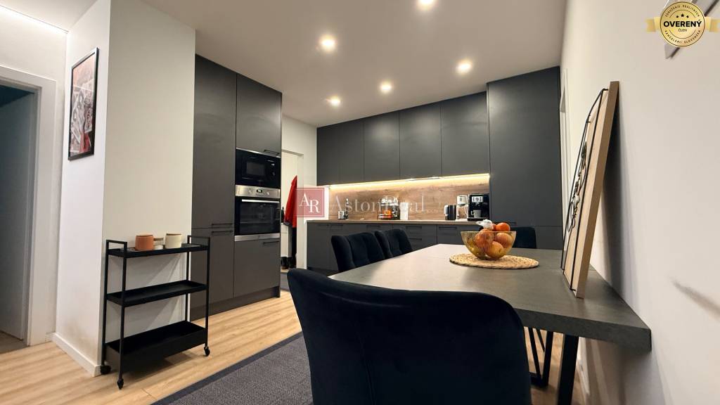 KOMPLETNE prerobený 4i byt s balkónom, 77m2 - ZÁTVOR