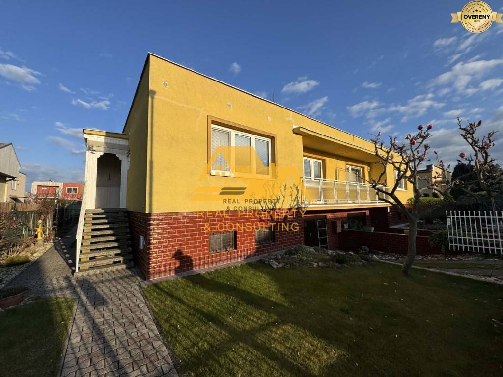 Exkluzívne!  4 izbový rodinný dom v tichej lokalite v Nových Zámkoch