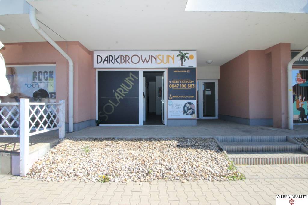 Obchodný priestor 43 m2 s výkladom, novostavba s parkovaním v Rovinke