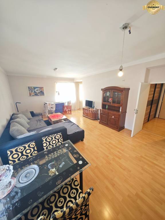 Prenájom: 2 izbový byt centrum Národná ul. 64m2