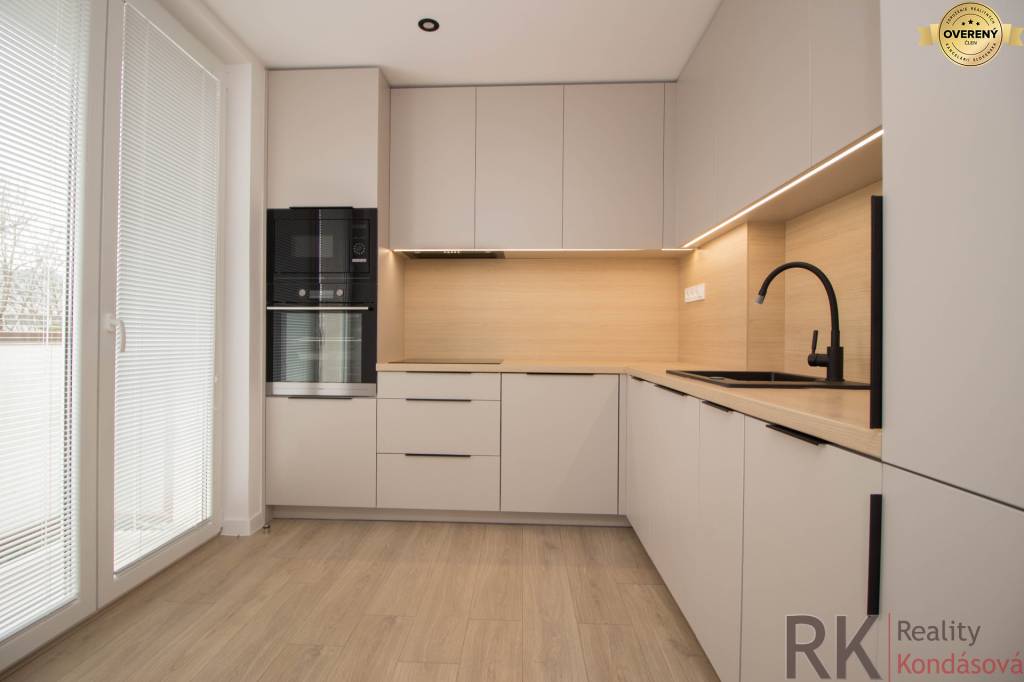 Kvalitná nová rekonštrukcia: 3-izb.byt, loggia, balkón, Sever-Hlinkova