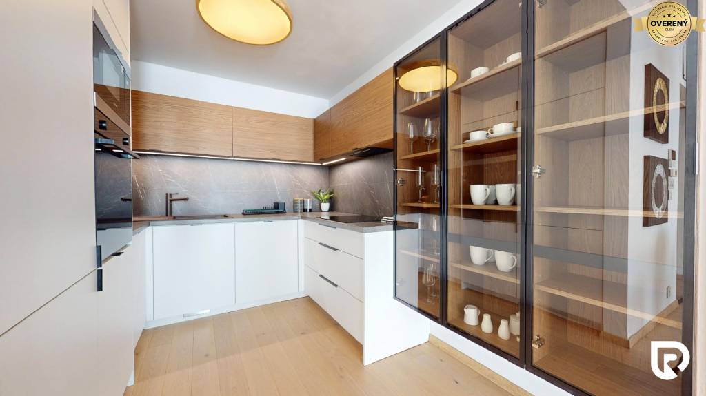 RentHub | Prenájom prémiový 3i byt Eurovea | 2 x parking