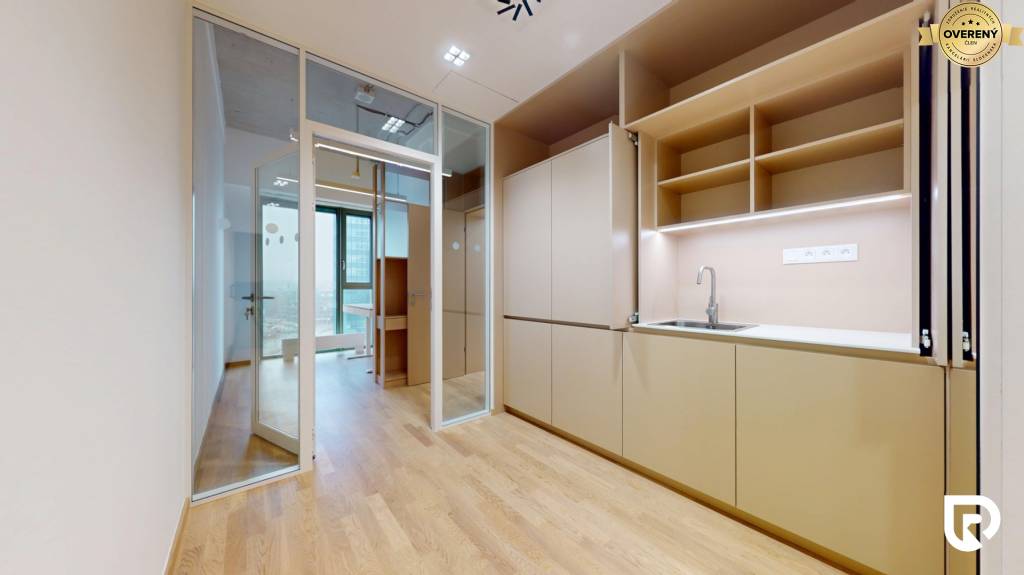 RentHub | Prémiová zariadená kancelária v ZWIRN | Výhľad na hrad I