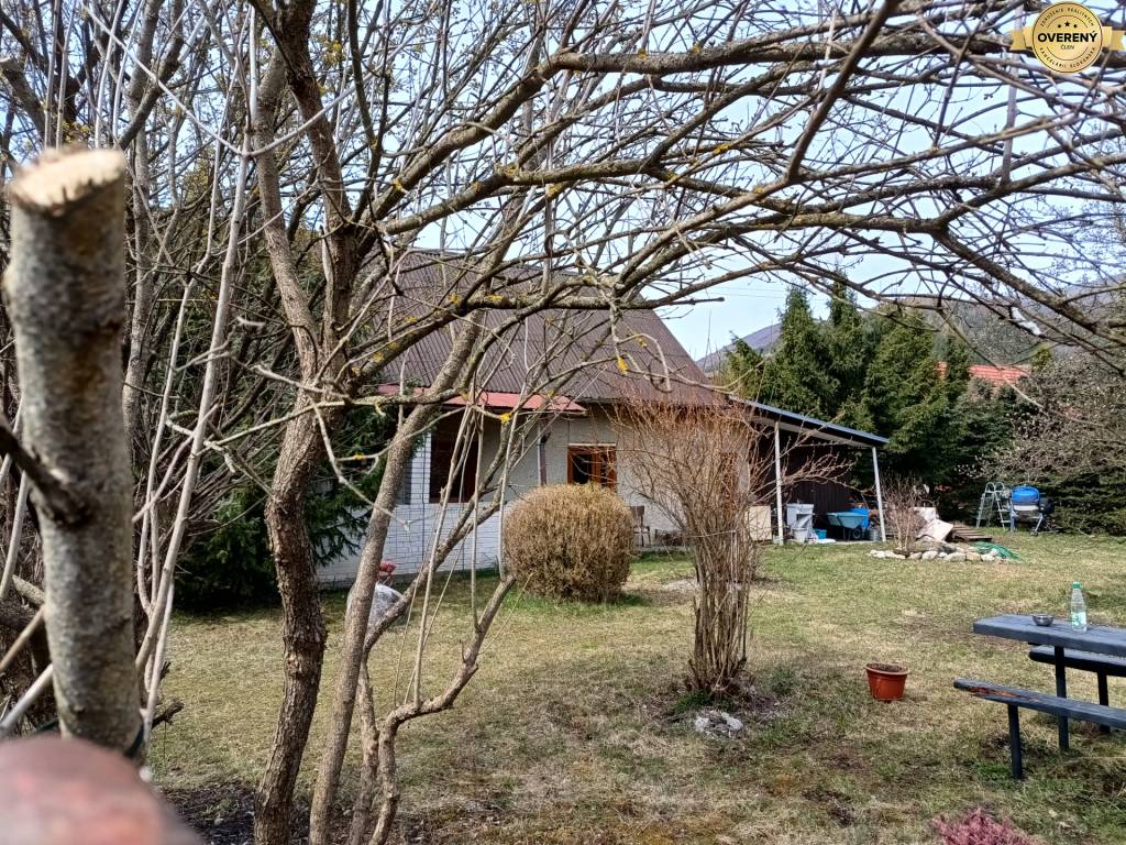 Rodinný dom- chalupa  s pozemkom 562 m2 VRÍCKO okr. Martin