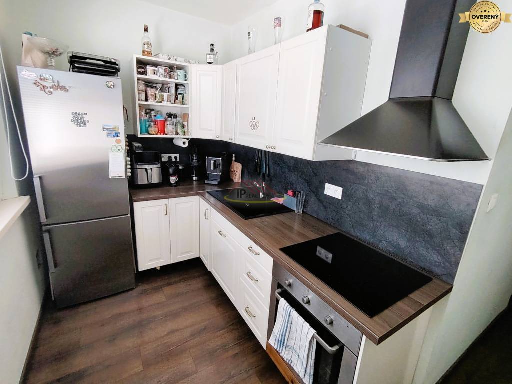 PREDAJ 2 izb.bytu v BA na Hornádskej ul.,52,50 m2, 2.posch.,kompl.rek.