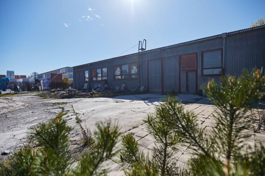 AREÁL S VÝROBNOU HALOU NA PREDAJ, RASTISLAVOVÁ ULICA, KOŠICE-JUH