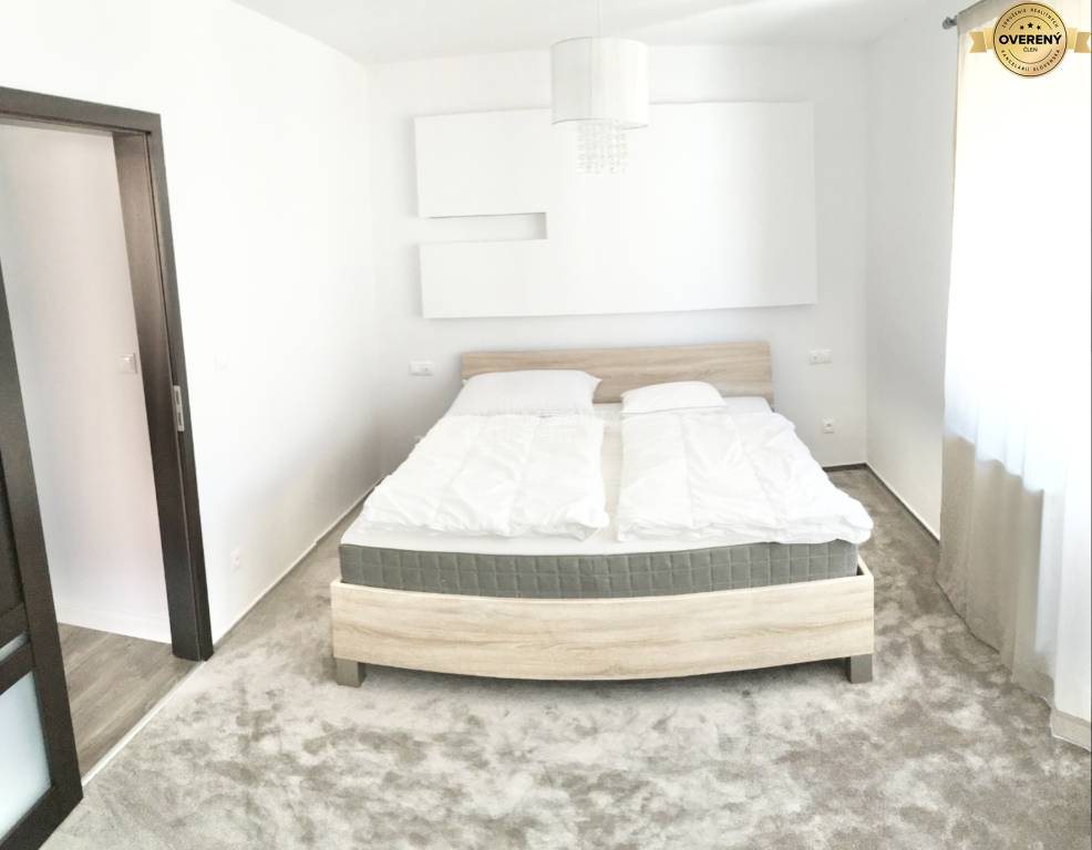 Prenájom luxusného 3 izbového bytu 70 m2 na Mariánskom námestí, Žilina