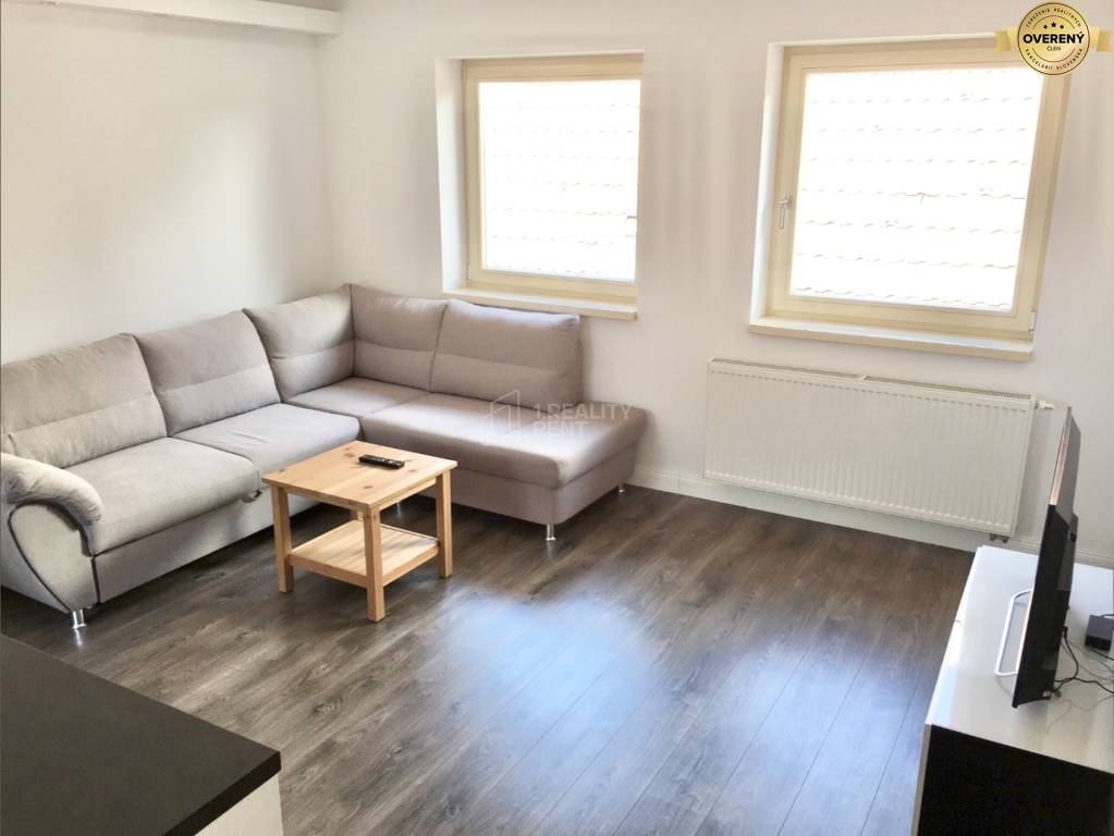 Prenájom luxusného 3 izbového bytu 70 m2 na Mariánskom námestí, Žilina