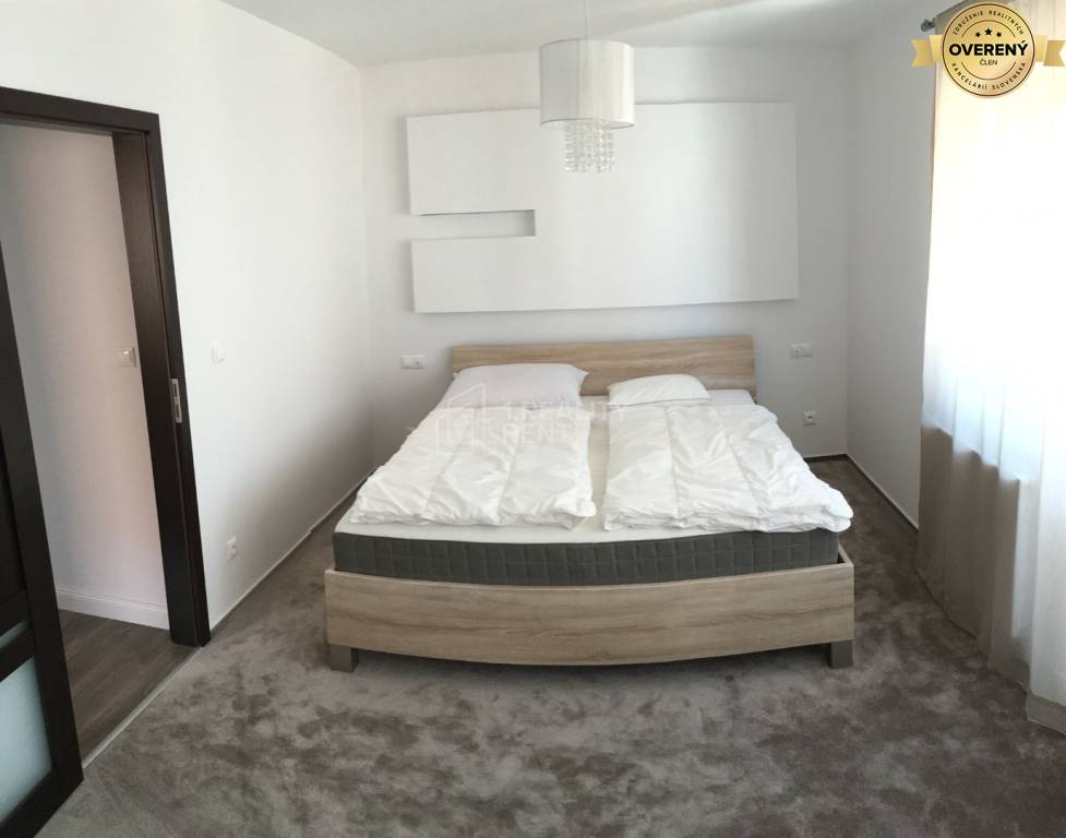 Prenájom luxusného 3 izbového bytu 70 m2 na Mariánskom námestí, Žilina