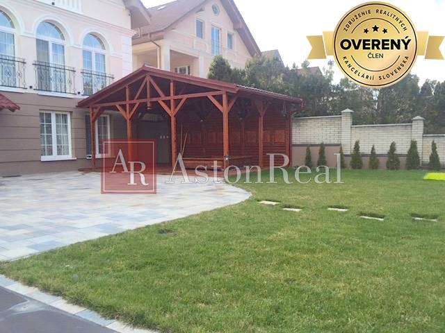 LUXUSNÁ rodinná vila 660 m2, pozemok 3.730 m2, Lošonec pri Trnave