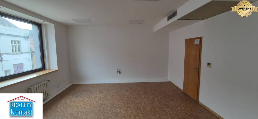 Na prenájom kancel. priestory 28-60 m2 a obch.priest.128m2- Nové Zámky