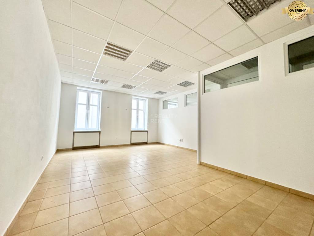 Prenájom troch kancelárii s kuchynkou 100 m2 - Hodžova Žilina
