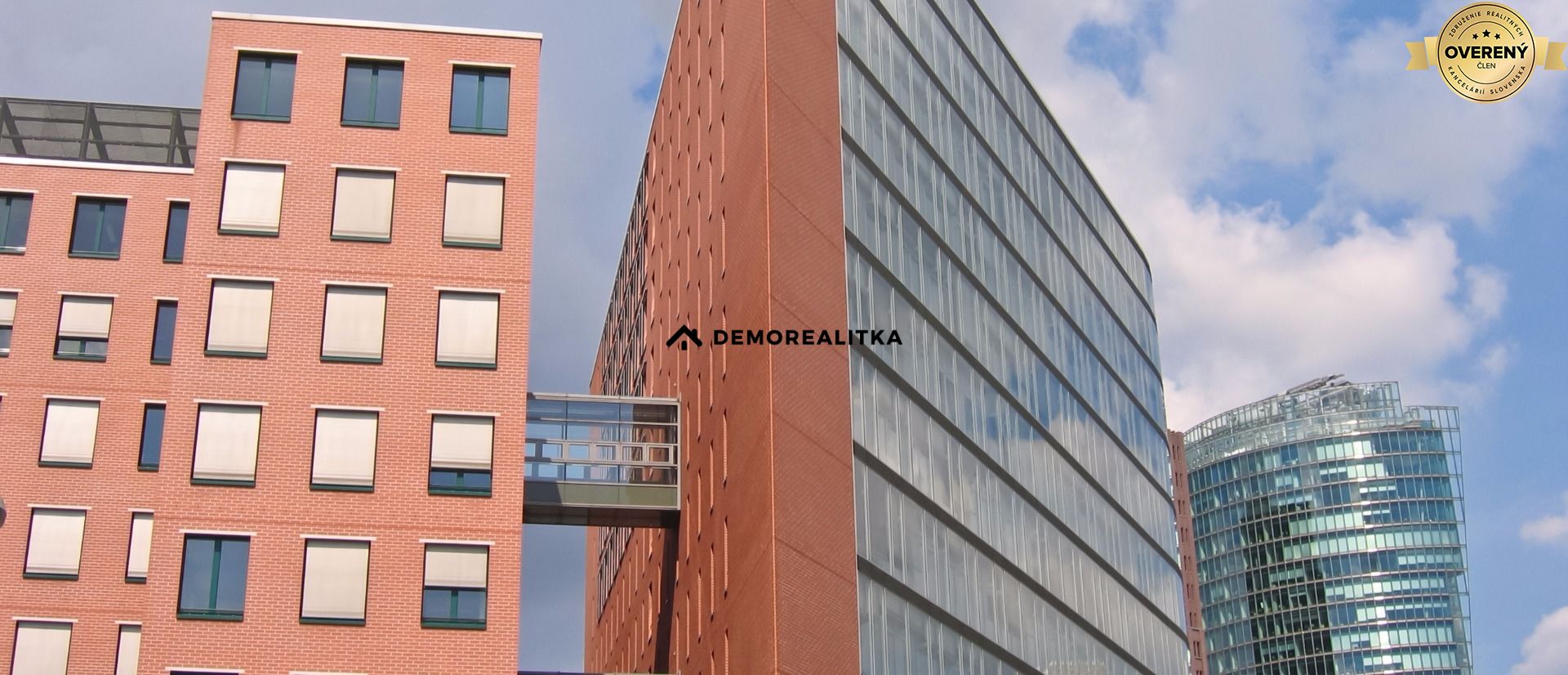 Výstavba bytov na Junáckej ulici, Bratislava - Nové Mesto s modernou architektúrou.