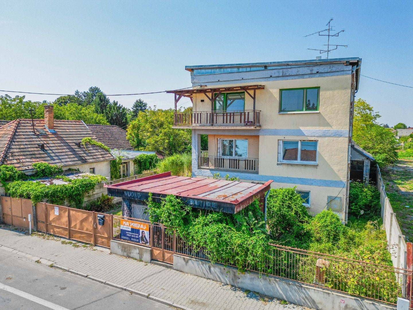 External property image