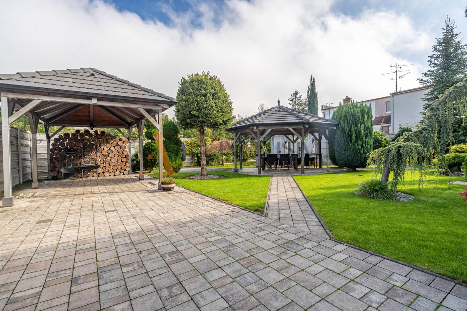 External property image