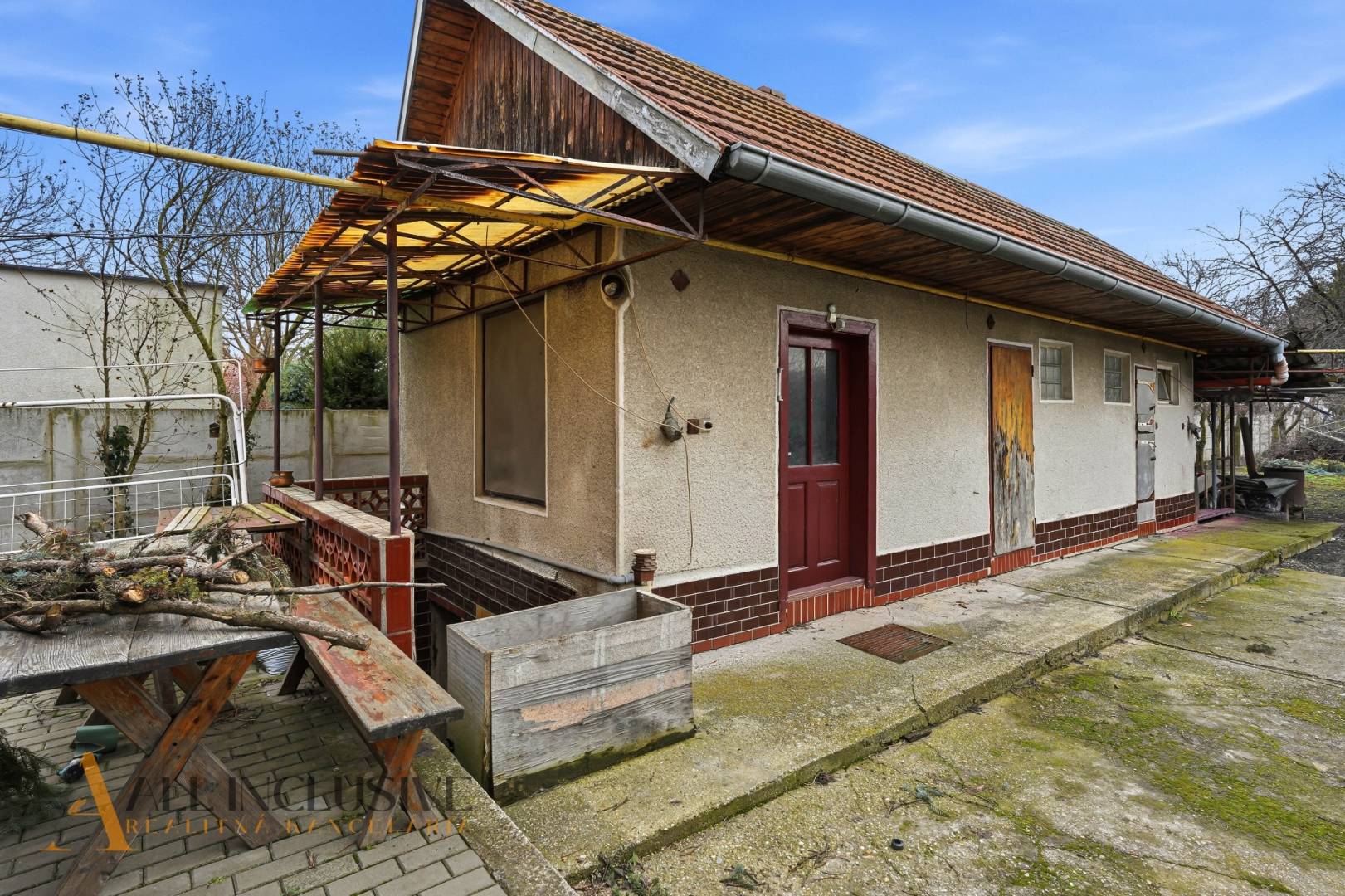 External property image