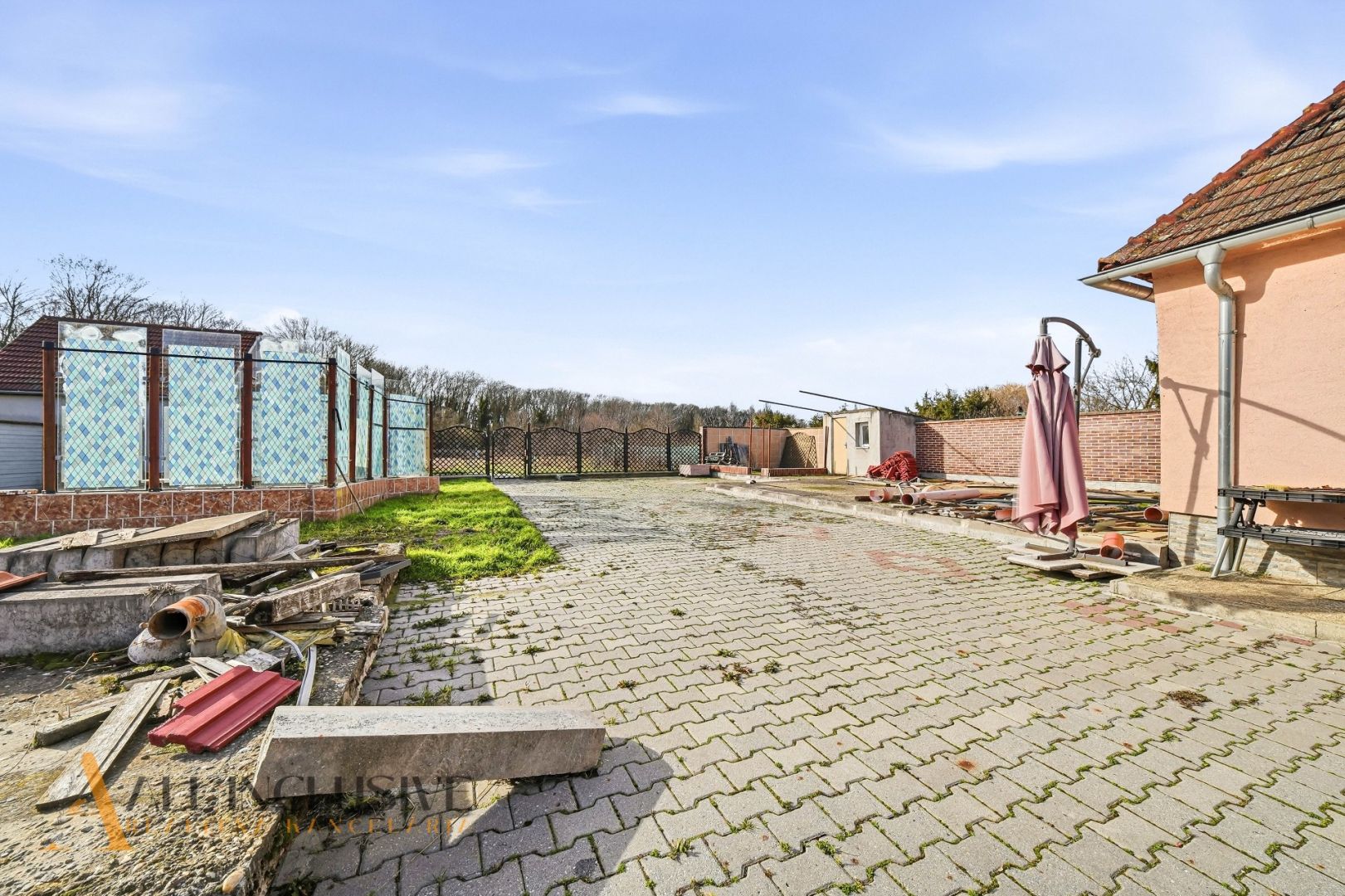 External property image