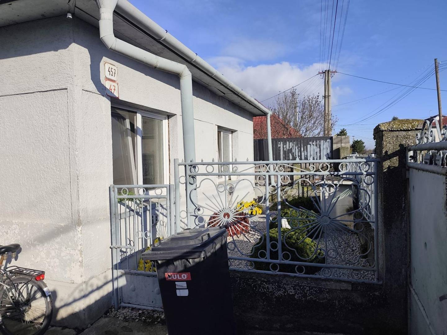 External property image