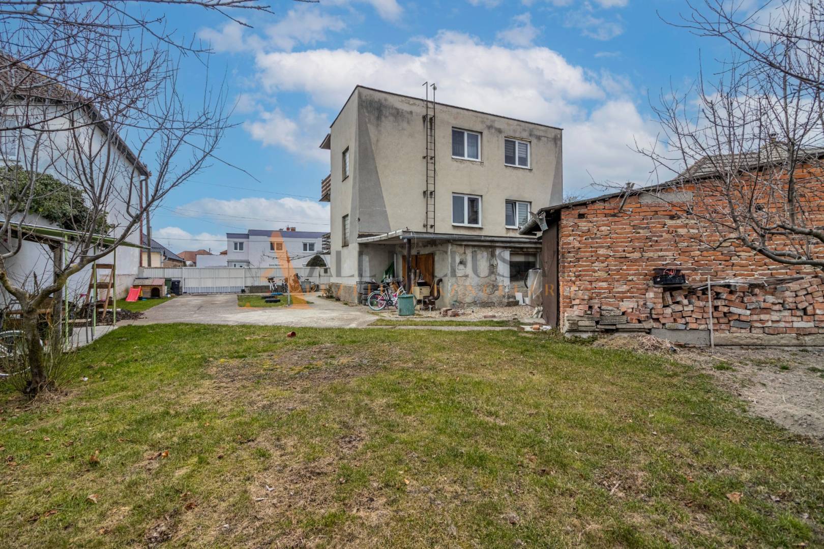 External property image