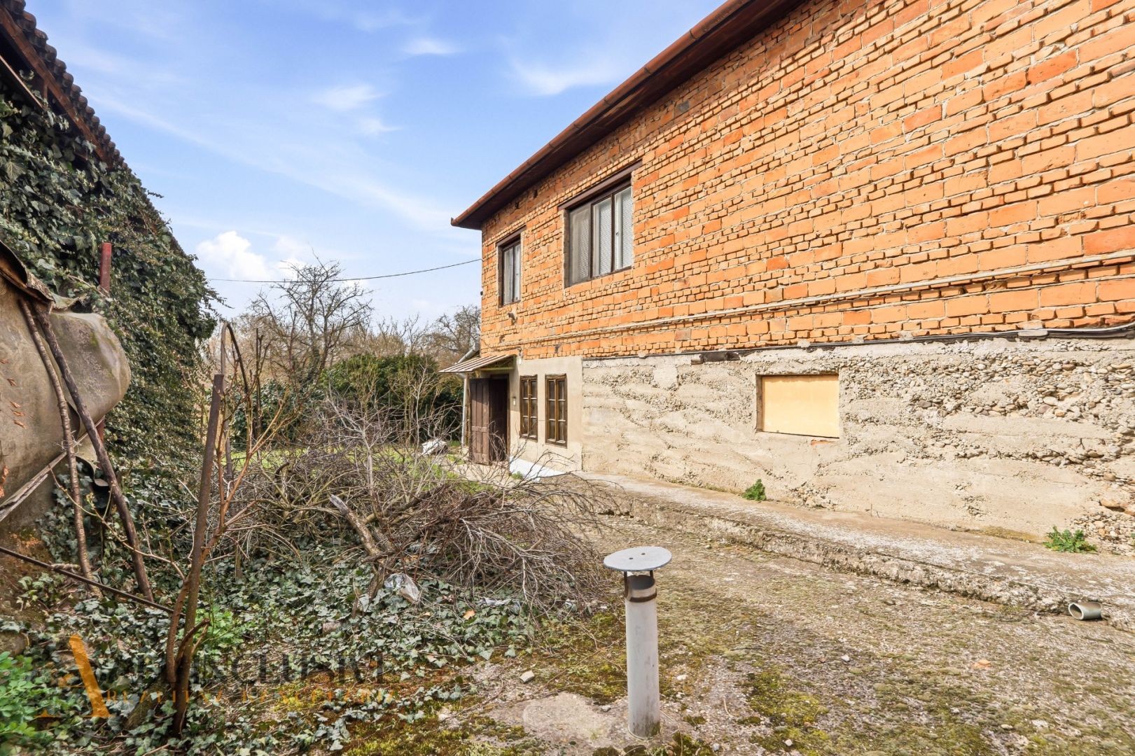 External property image
