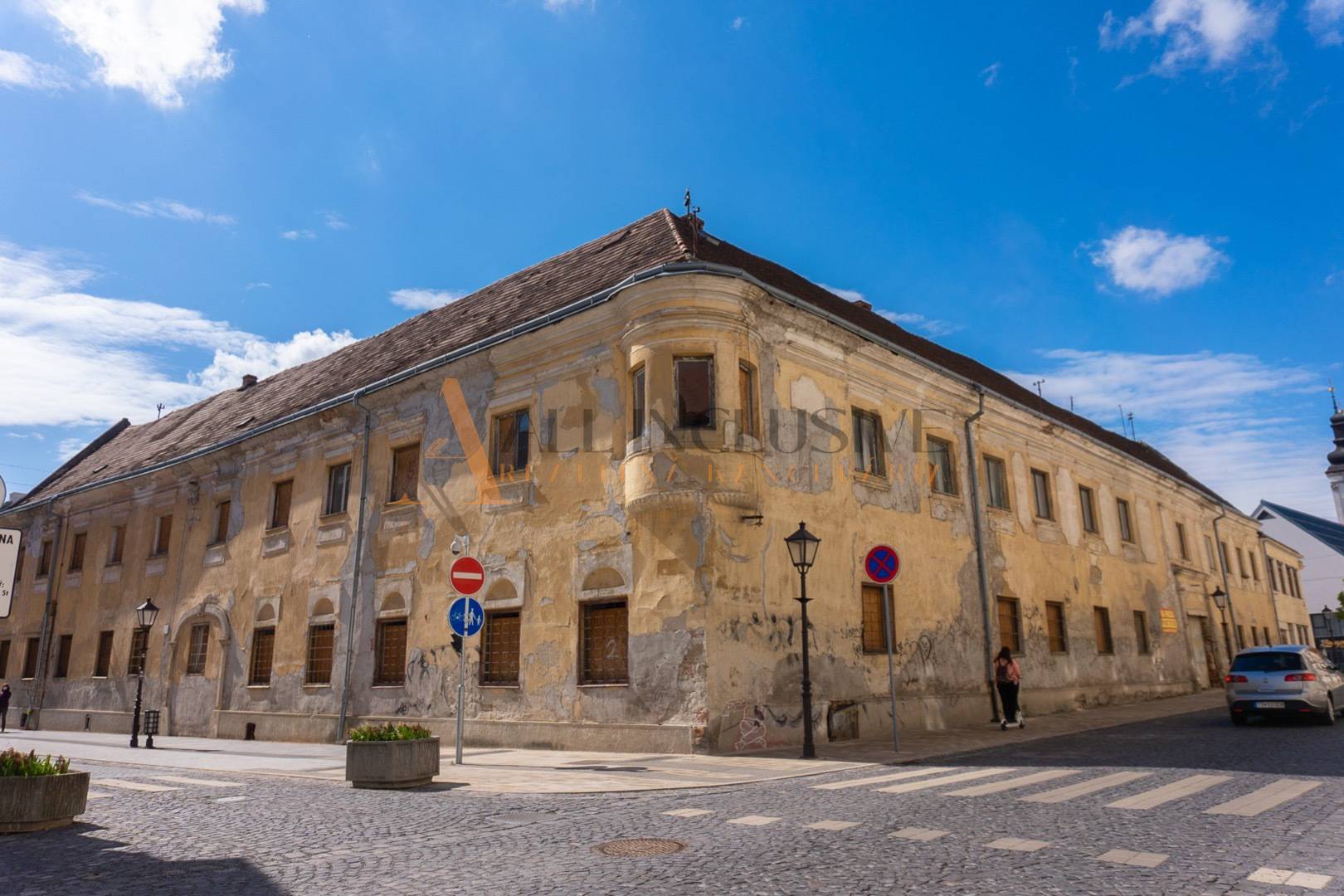 External property image