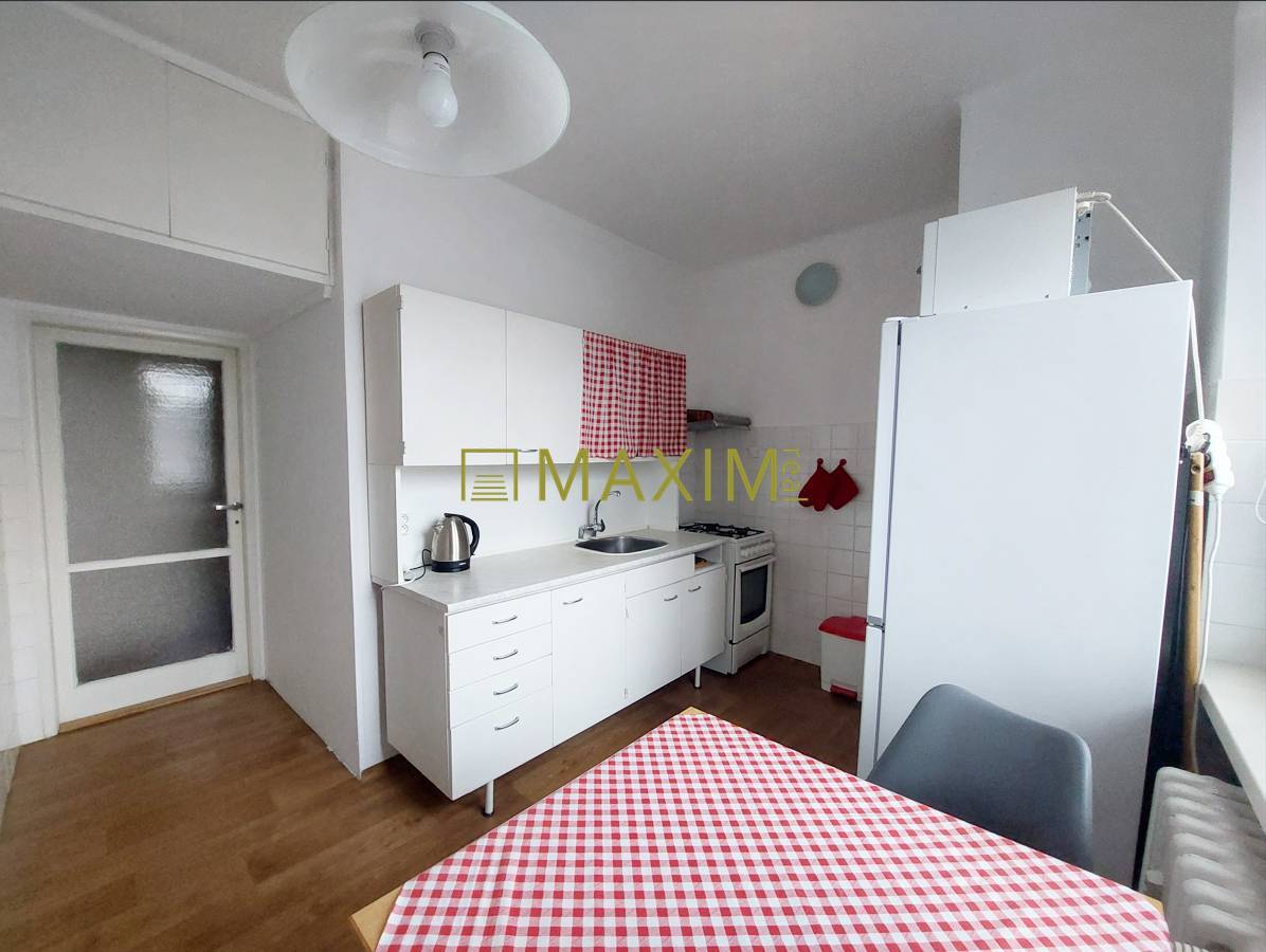 PRENÁJOM – V tehlovom bytovom dome 2 izbový byt na Trebišovskej ulici