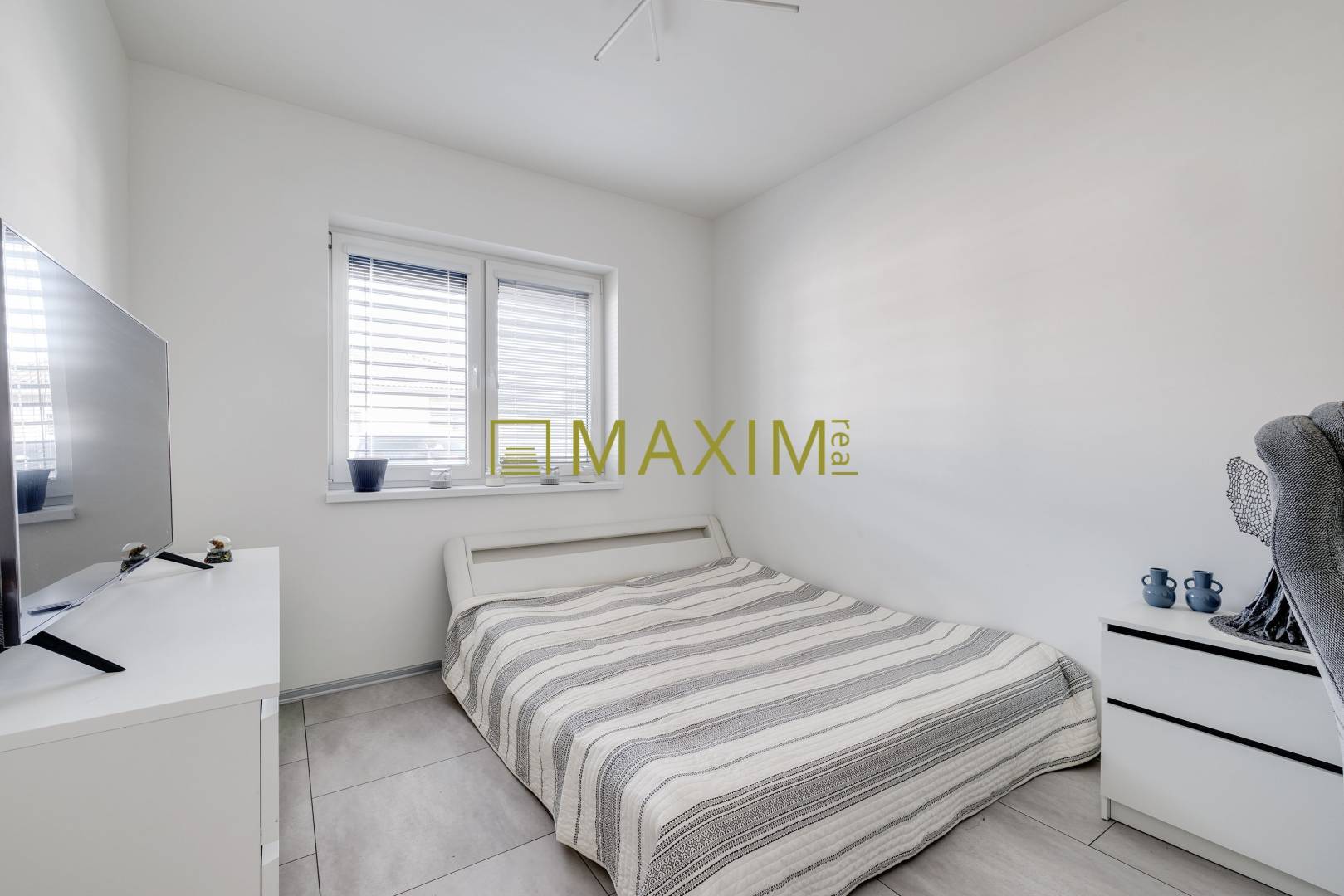 NOVOSTAVBA 2024 – Elegantný 3izb dvojdom s terasou,dizajnovou kuchyňou