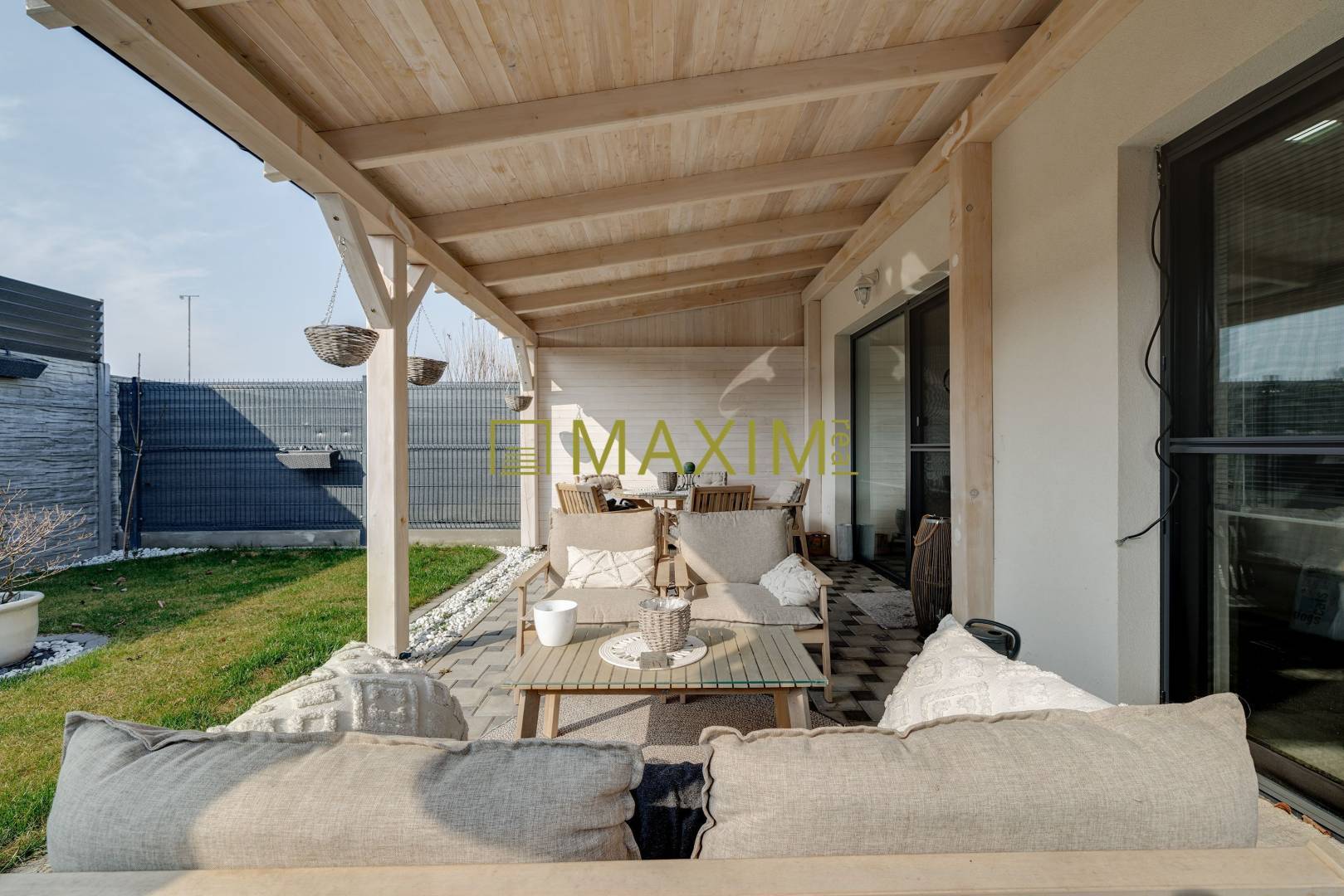 NOVOSTAVBA 2024 – Elegantný 3izb dvojdom s terasou,dizajnovou kuchyňou