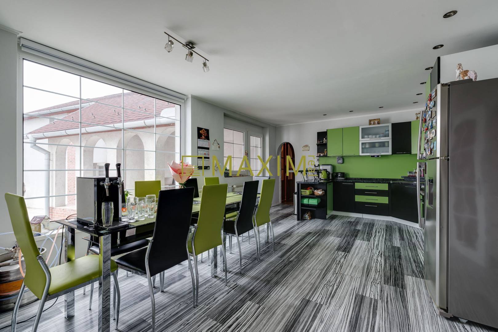 Veľkopriestorový dvojgeneračný 6 izbový dom s potenciálom k podnikaniu