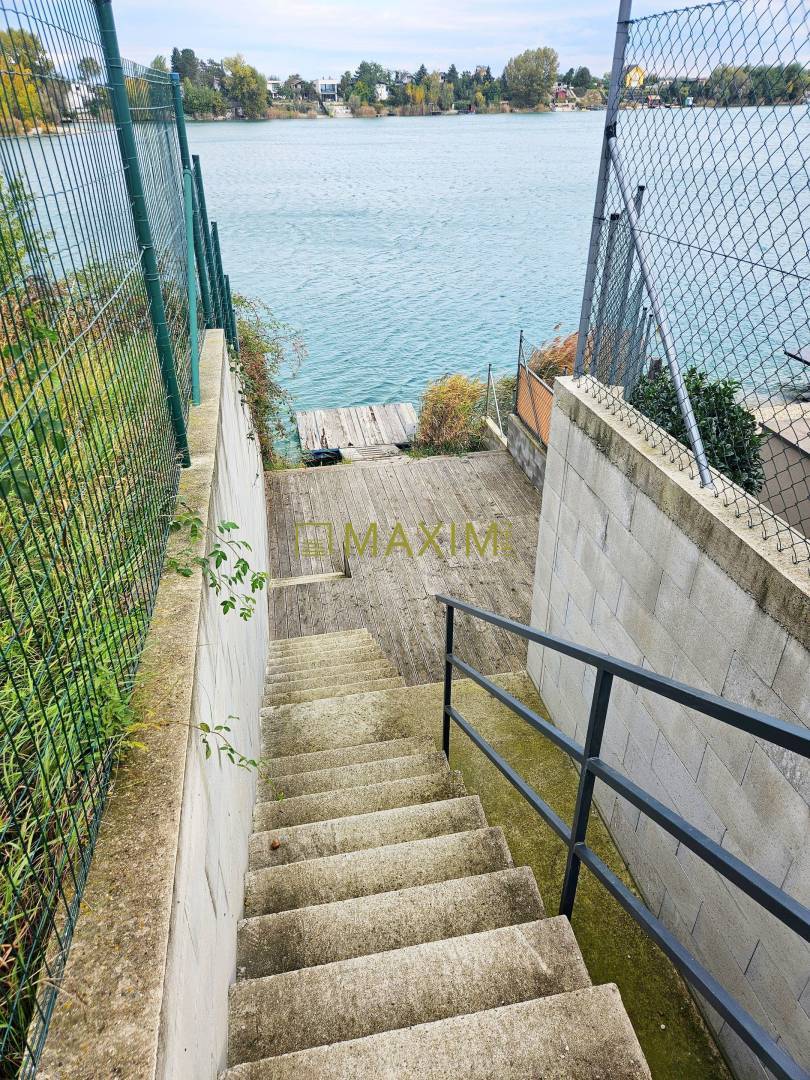 Ponúkame na predaj pozemok v Dunajskej Lužnej