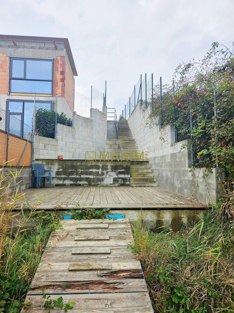 Ponúkame na predaj pozemok v Dunajskej Lužnej