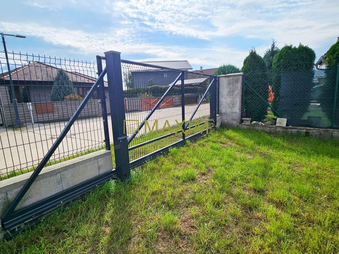 Ponúkame na predaj pozemok v Dunajskej Lužnej