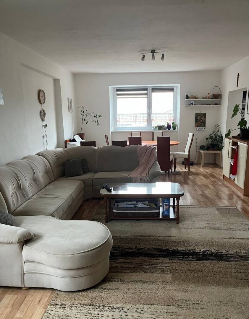 Rodinný dom v Štitároch s výhľadom a pod lesom