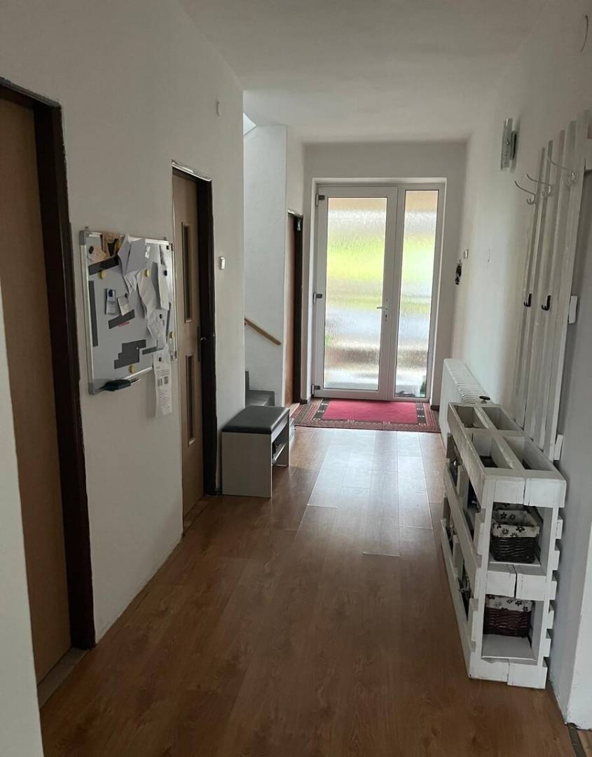 Rodinný dom v Štitároch s výhľadom a pod lesom